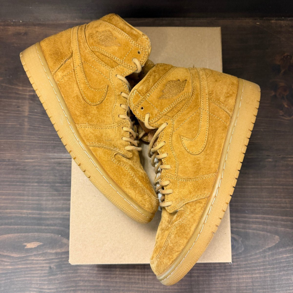 Jordan 1 Retro High Wheat Size 8.5 (Pre-Owned) - Image 2