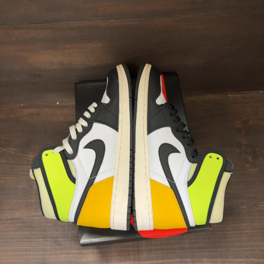 Jordan 1 Retro High White Black Volt University Gold Size 9 (Pre-Owned) - Image 5