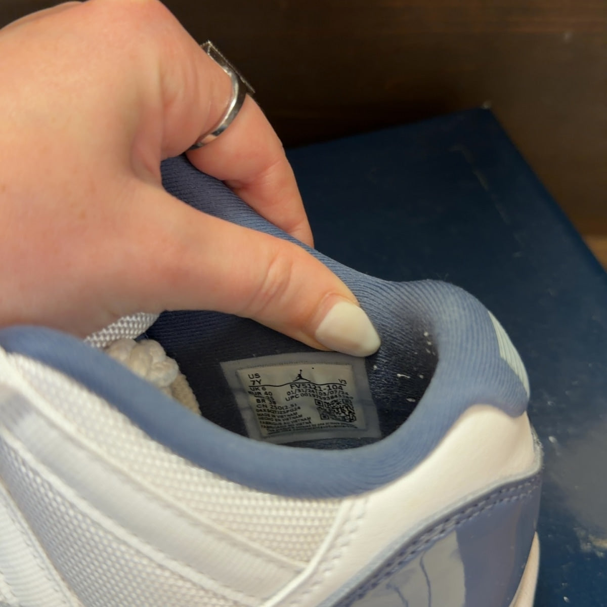 Jordan 11 Retro Low Diffused Blue (GS) Size 7Y (Pre-Owned) - aux
