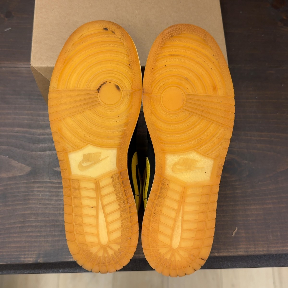 Jordan 1 Retro Mid New Love (2017) (GS) Size 6Y (Pre-Owned) - Image 8