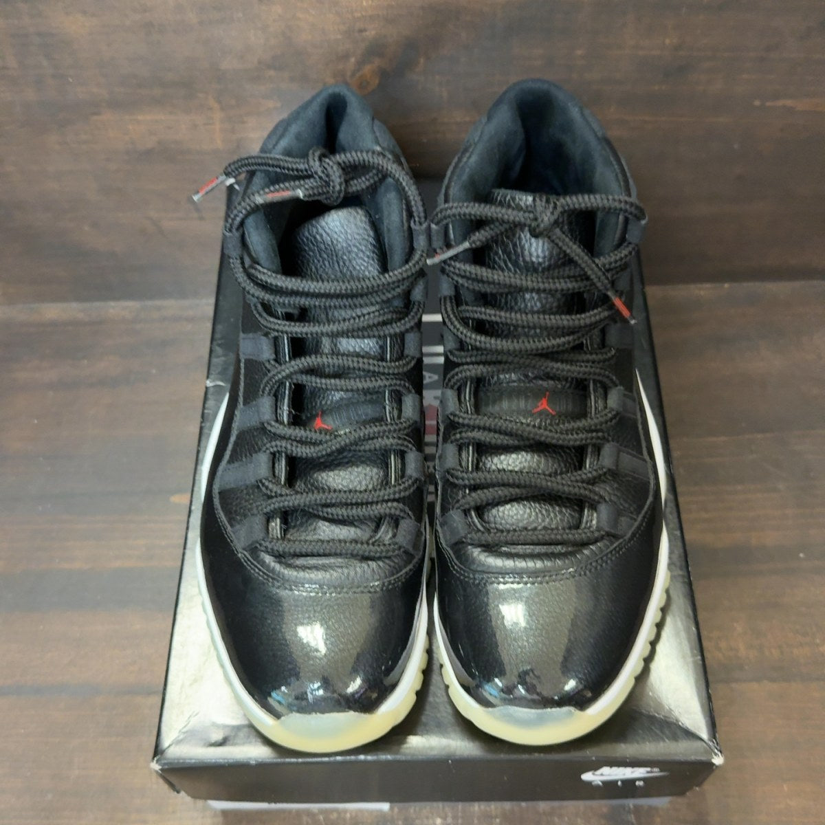 Jordan 11 Retro 72-10 Size 9.5 (Pre-Owned) - Image 3