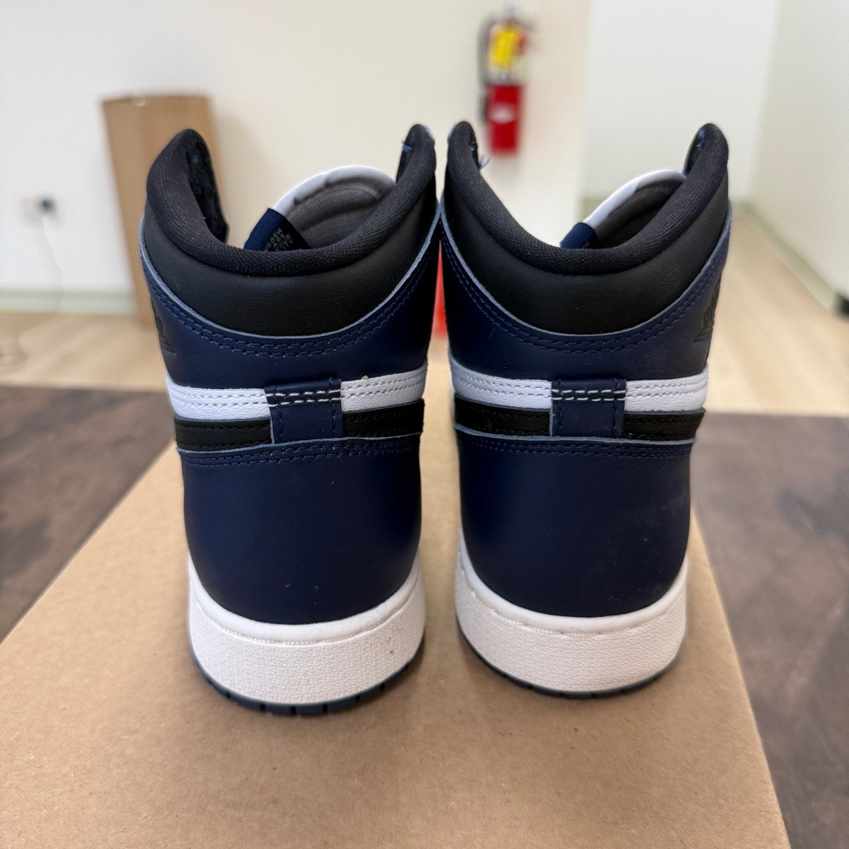 Jordan 1 Retro High OG Midnight Navy (GS) Size 6Y (Pre-Owned) - Image 3