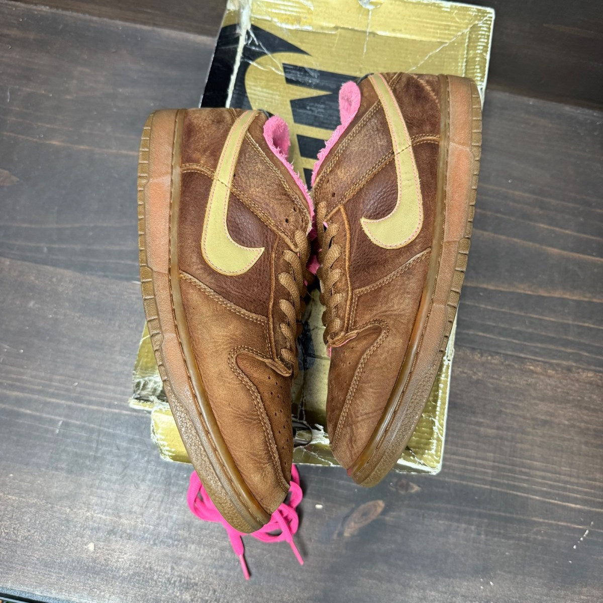 Nike SB Dunk Low Gibson Guitar Case Size 10 (Pre-Owned) - Image 4