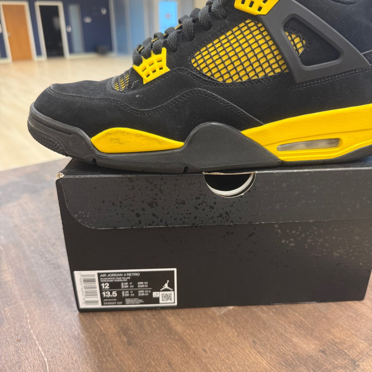 Jordan 4 Retro Thunder (2023) - Image 4