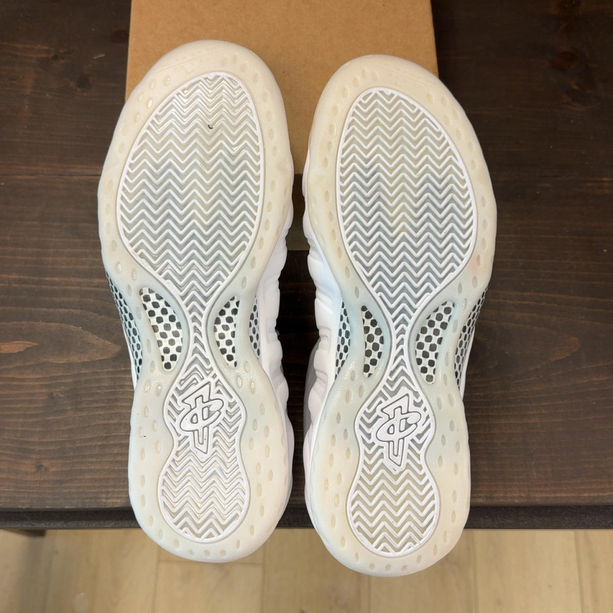 Nike Air Foamposite One Triple White Size 13 (Pre-Owned) - Image 8