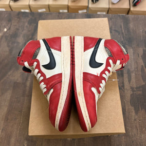 Jordan 1 Retro High OG Chicago Lost and Found (GS) Size 4Y (Pre-Owned) - Image 3