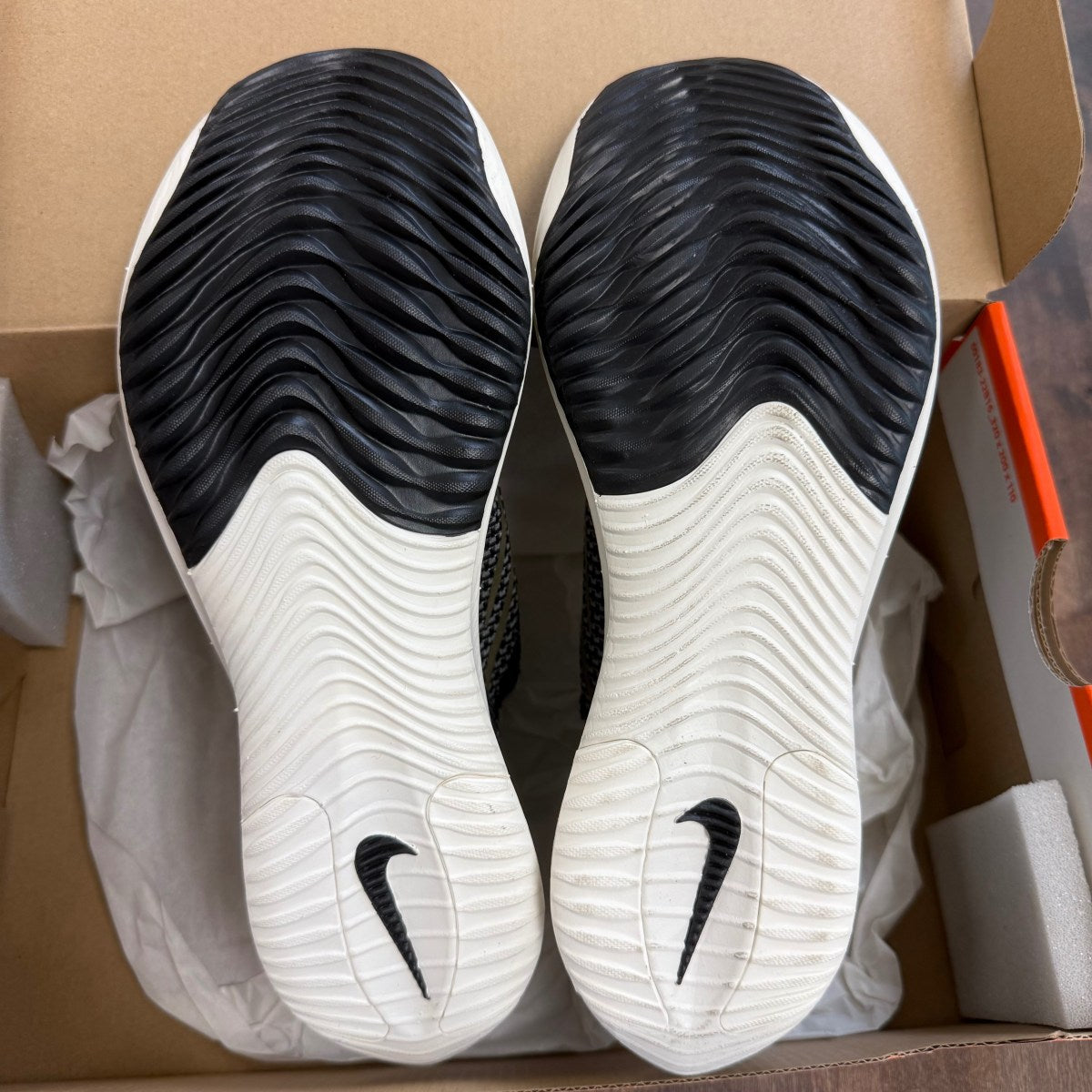 Nike Streakfly Black Metallic Gold Grain - Image 4