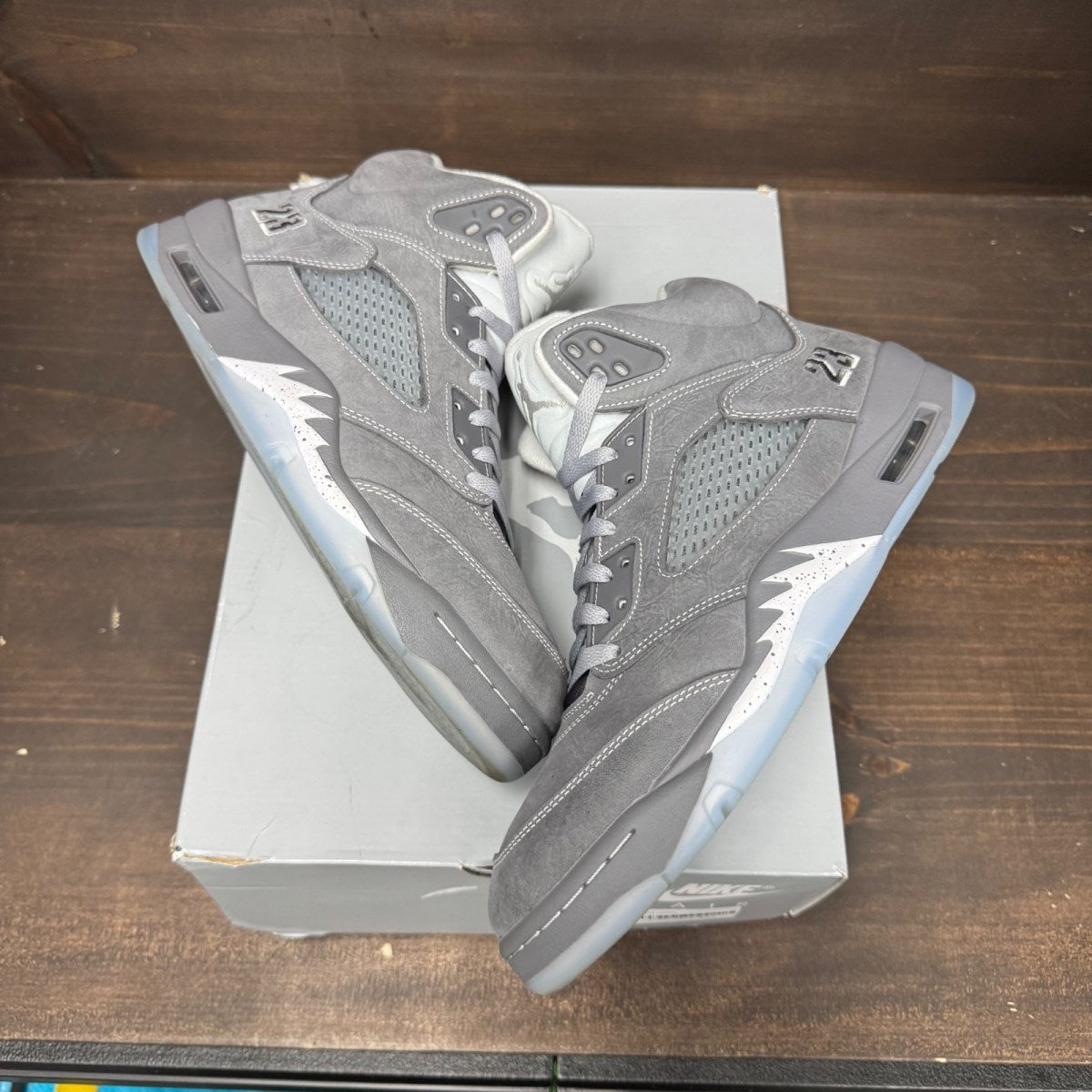 Jordan 5 Retro Wolf Grey (2026) Size 11 (Pre-Owned) - Image 2