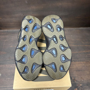 adidas Yeezy 700 V3 Clay Brown Size 7.5 (Pre-Owned) - box