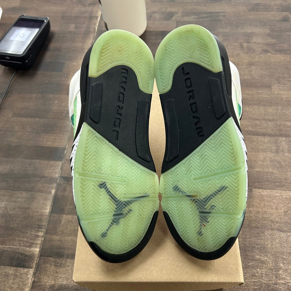 Jordan 5 Retro Island Green Size 9.5 (Pre-Owned) - Image 5