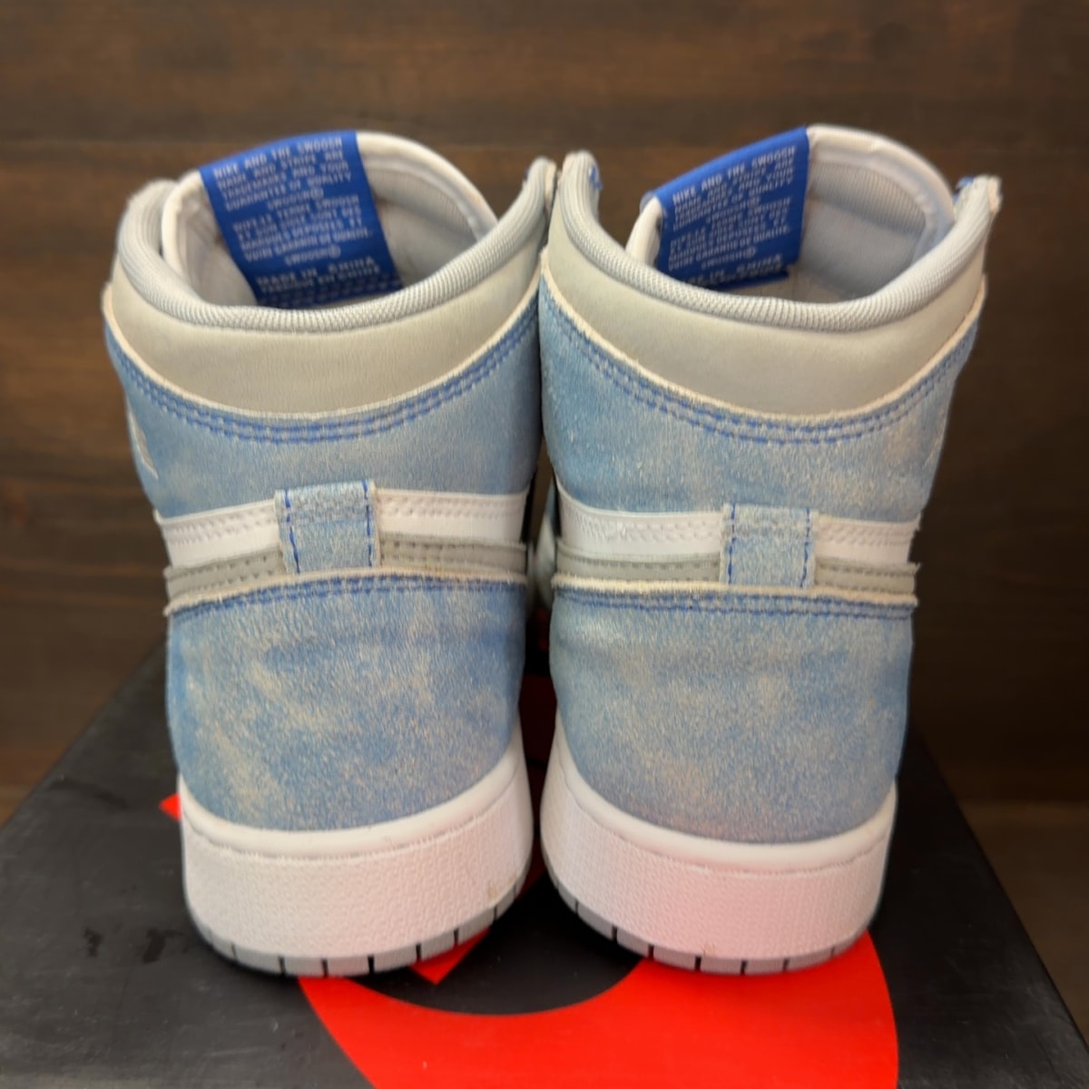 Jordan 1 Retro High OG Hyper Royal - Image 4