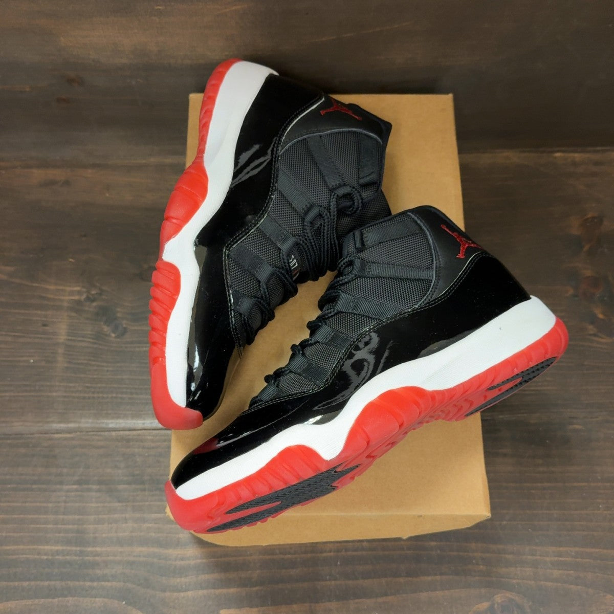 Jordan 11 Retro Playoffs Bred (2019) Size 8.5 (Pre-Owned) - Image 2