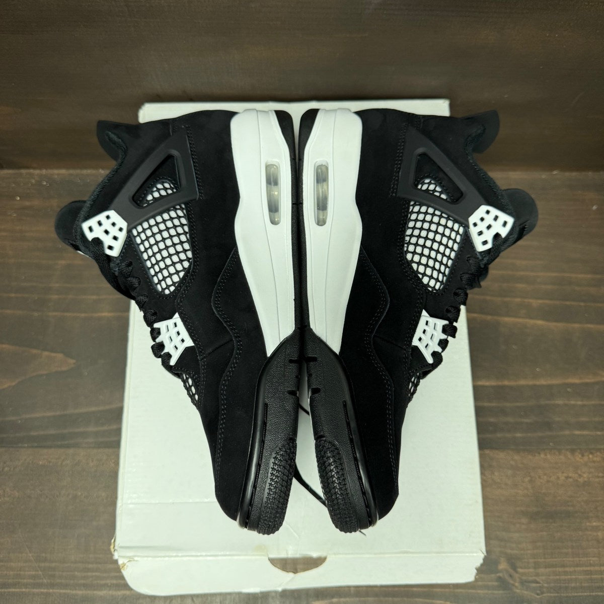 Jordan 4 Retro White Thunder Size 9.5 (Pre-Owned) - Image 3