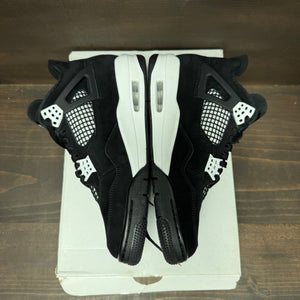 Jordan 4 Retro White Thunder Size 9.5 (Pre-Owned) - Image 3