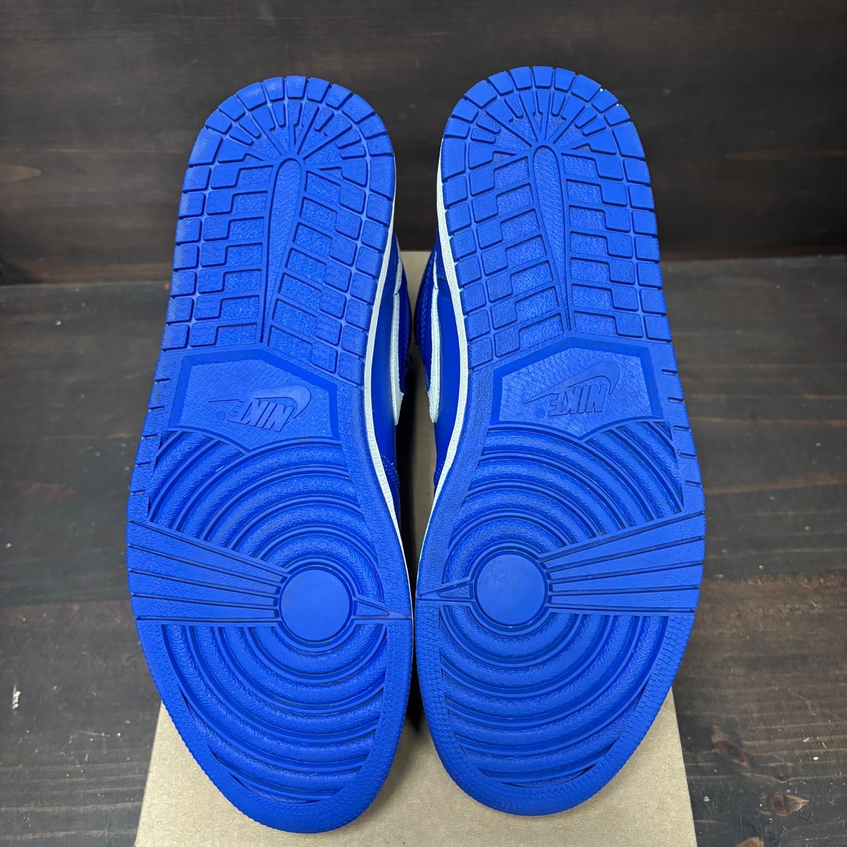 Jordan 1 Retro High Hyper Royal Size 10.5 (Pre-Owned) - box