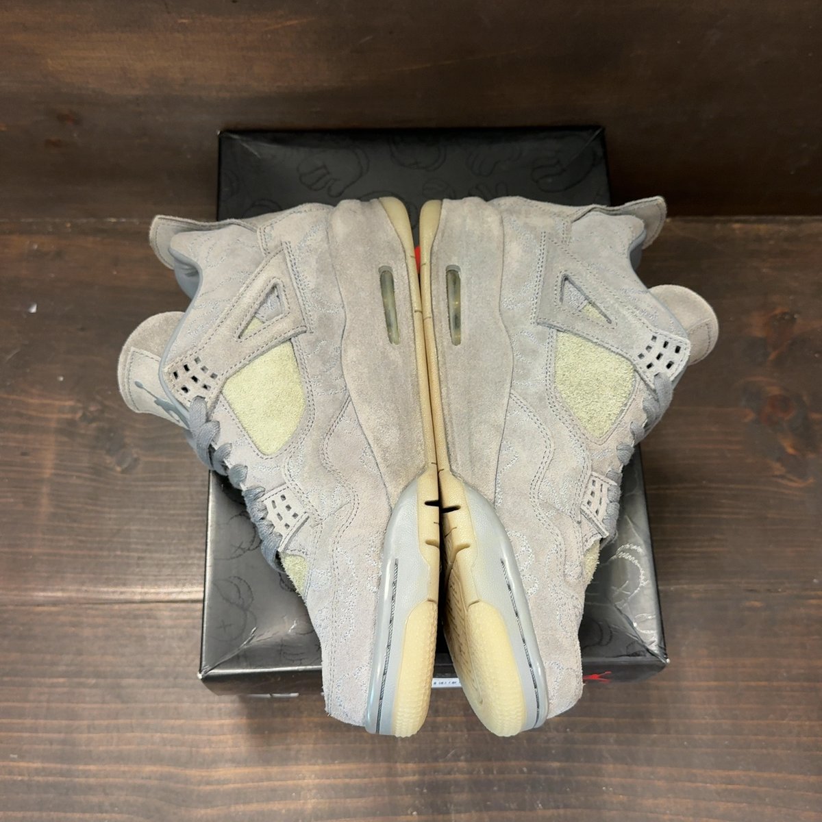 Jordan 4 Retro Kaws Size 9 (Pre-Owned) - aux