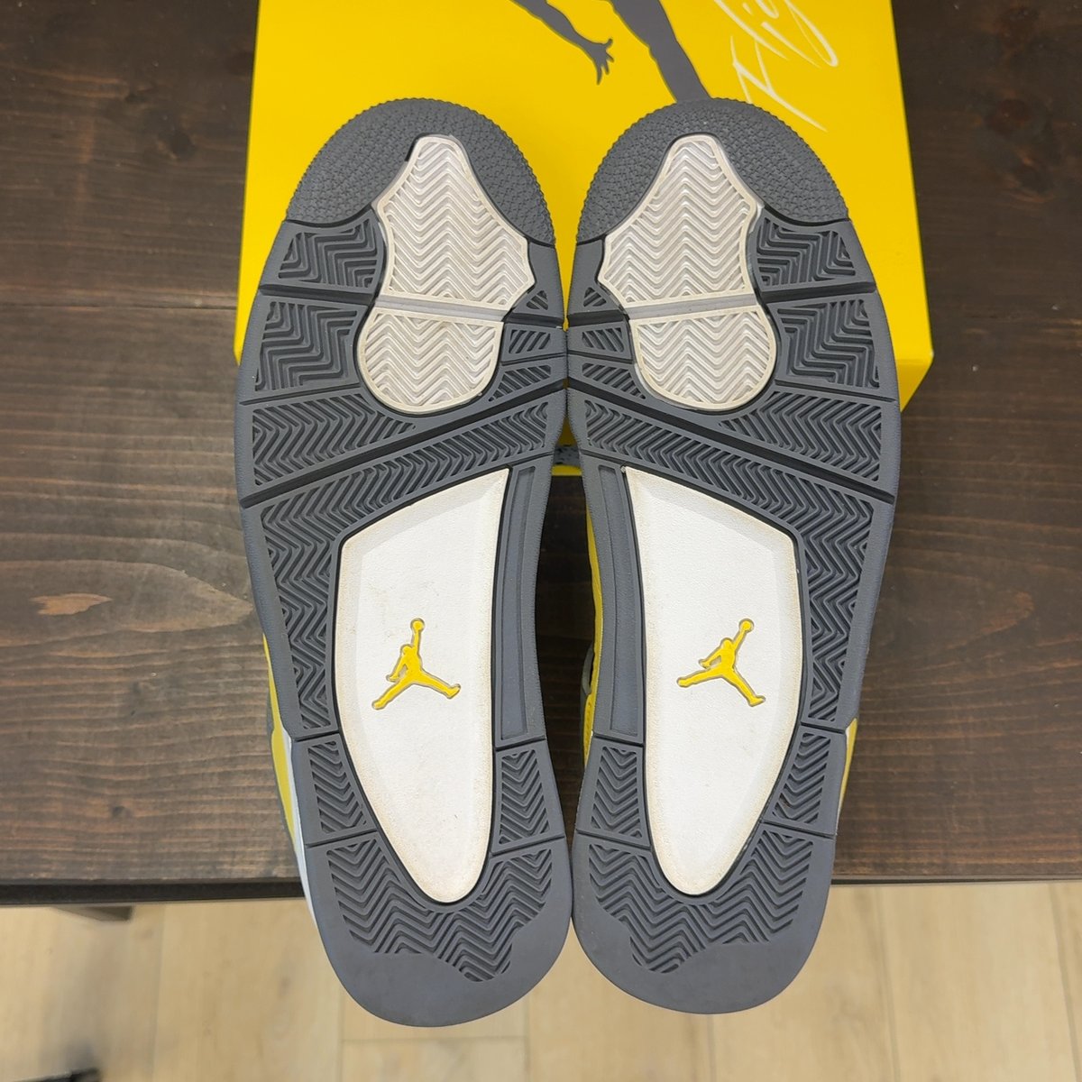 Jordan 4 Retro Lightning (2021) Size 13 (Pre-Owned) - aux