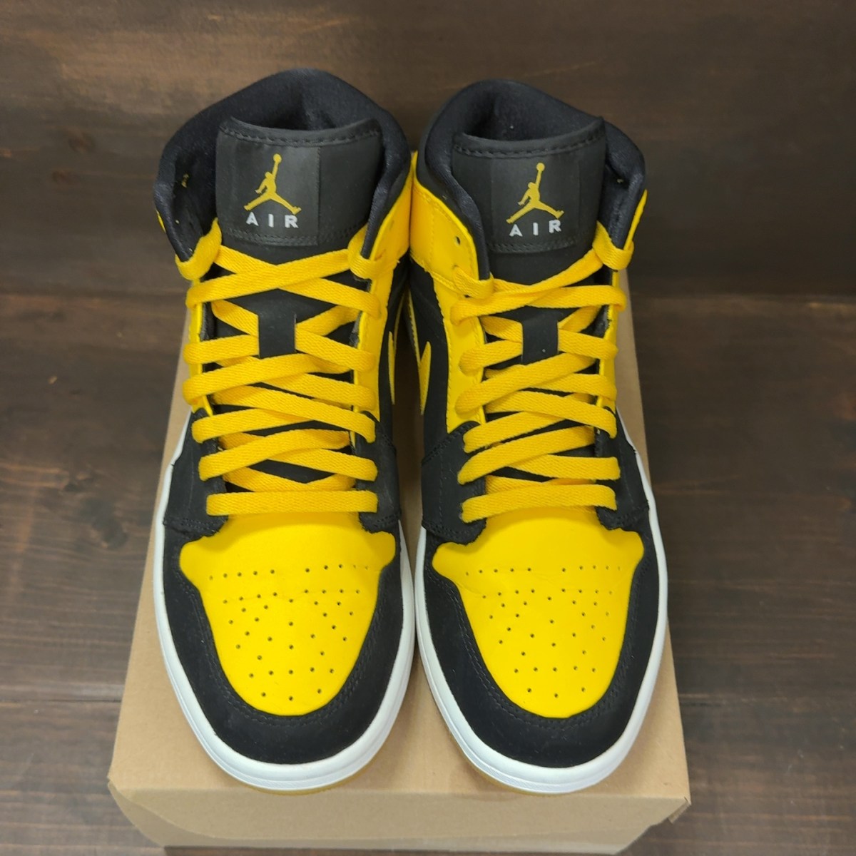 Jordan 1 Retro Mid New Love (2017) Size 9.5 (Pre-Owned) - Image 3