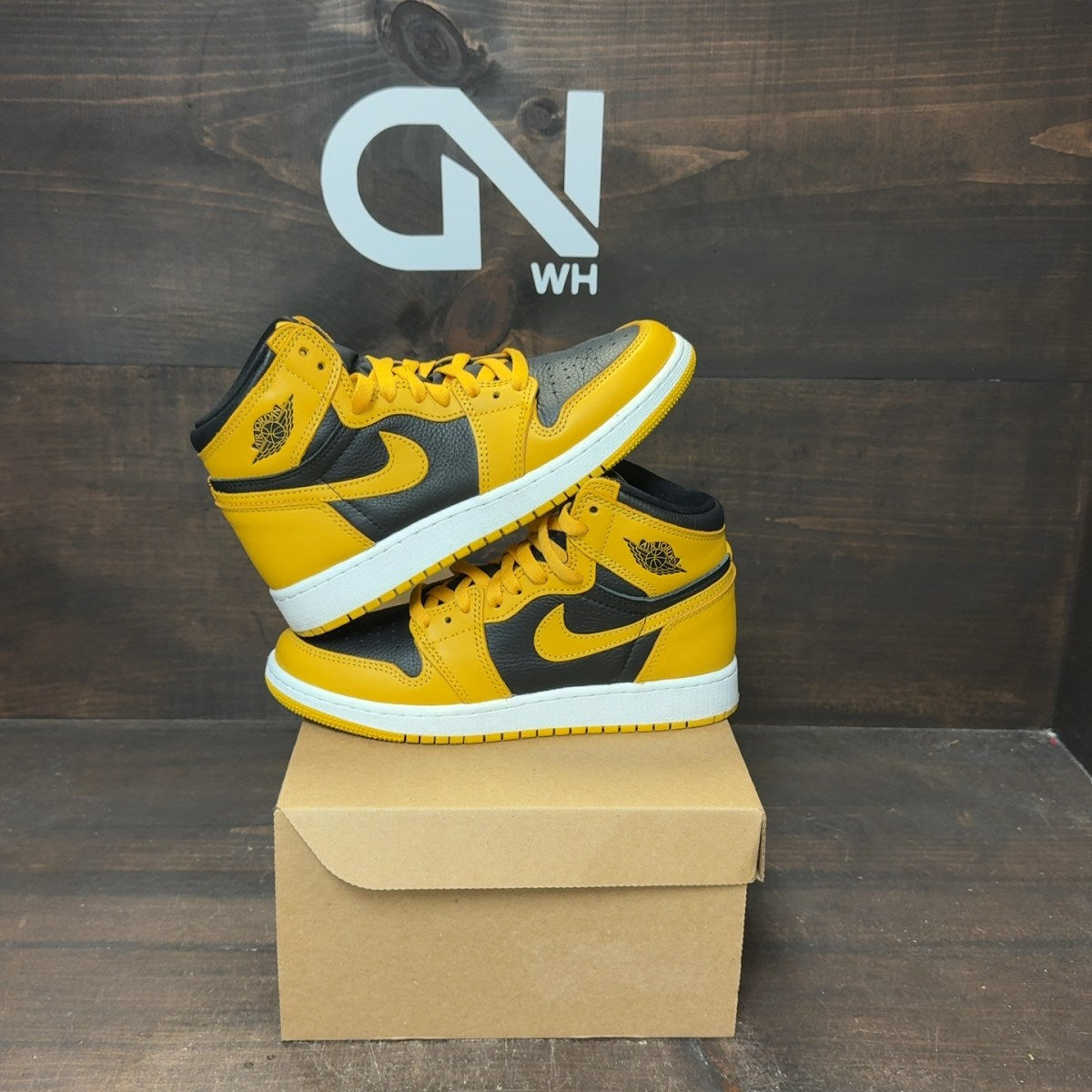 Jordan 1 Retro High OG Pollen (GS) Size 5Y (Pre-Owned) - Image 1
