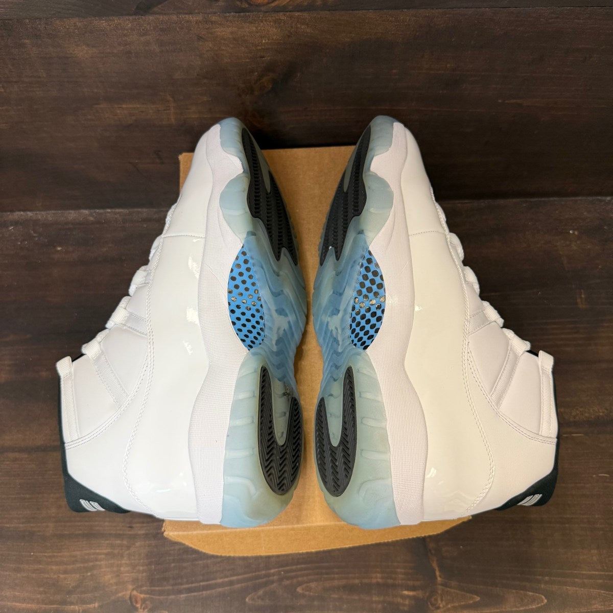 Jordan 11 Retro Legend Blue (2024) Size 13 (Pre-Owned) - Image 4