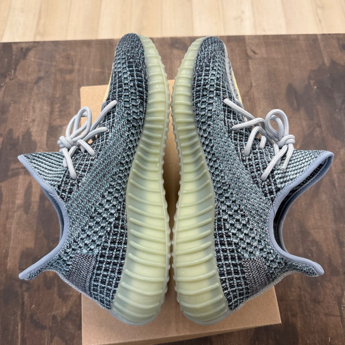 adidas Yeezy Boost 350 V2 Ash Blue Size 12 (Pre-Owned) - Image 5