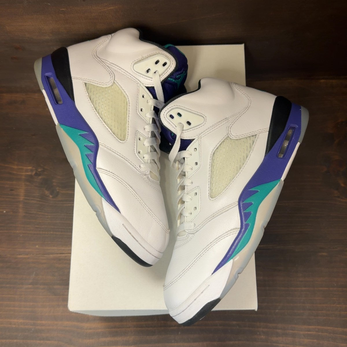 Jordan 5 Retro Grape (2025) Size 9 (Pre-Owned) - Image 2