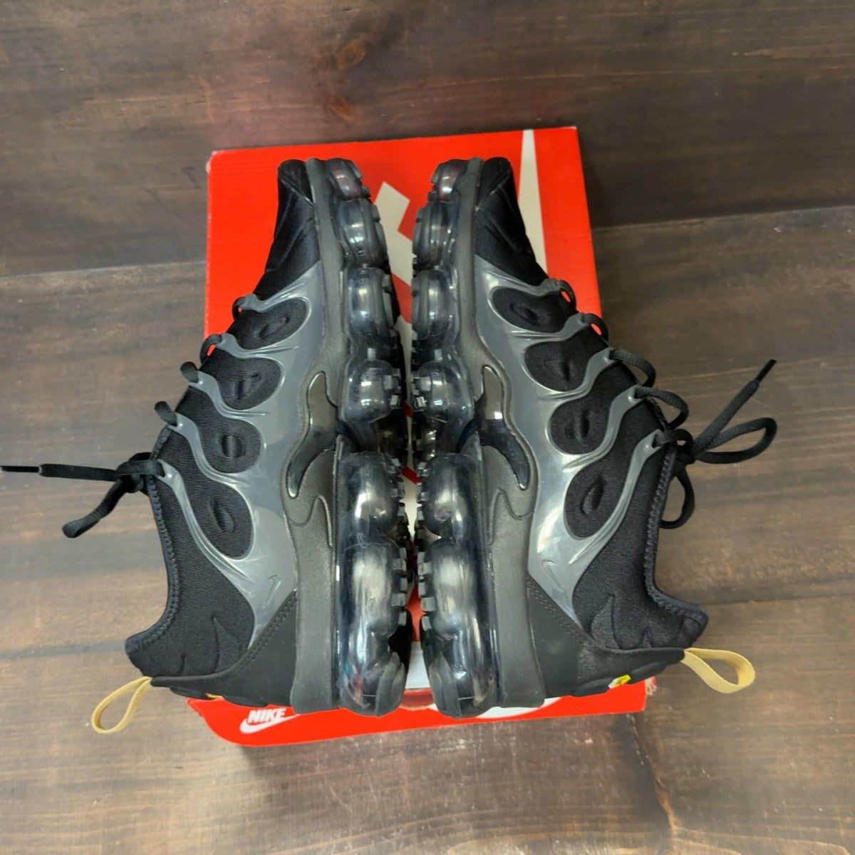 Nike Air VaporMax Plus Black Metallic Gold Anthracite - Image 6