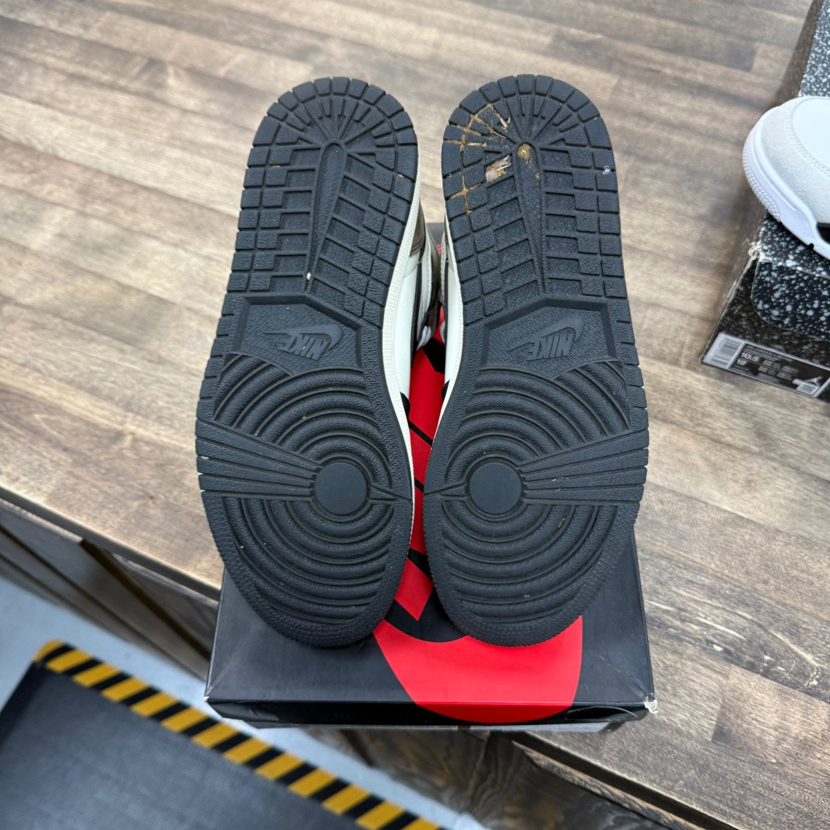 Jordan 1 Retro High Dark Mocha - Image 5