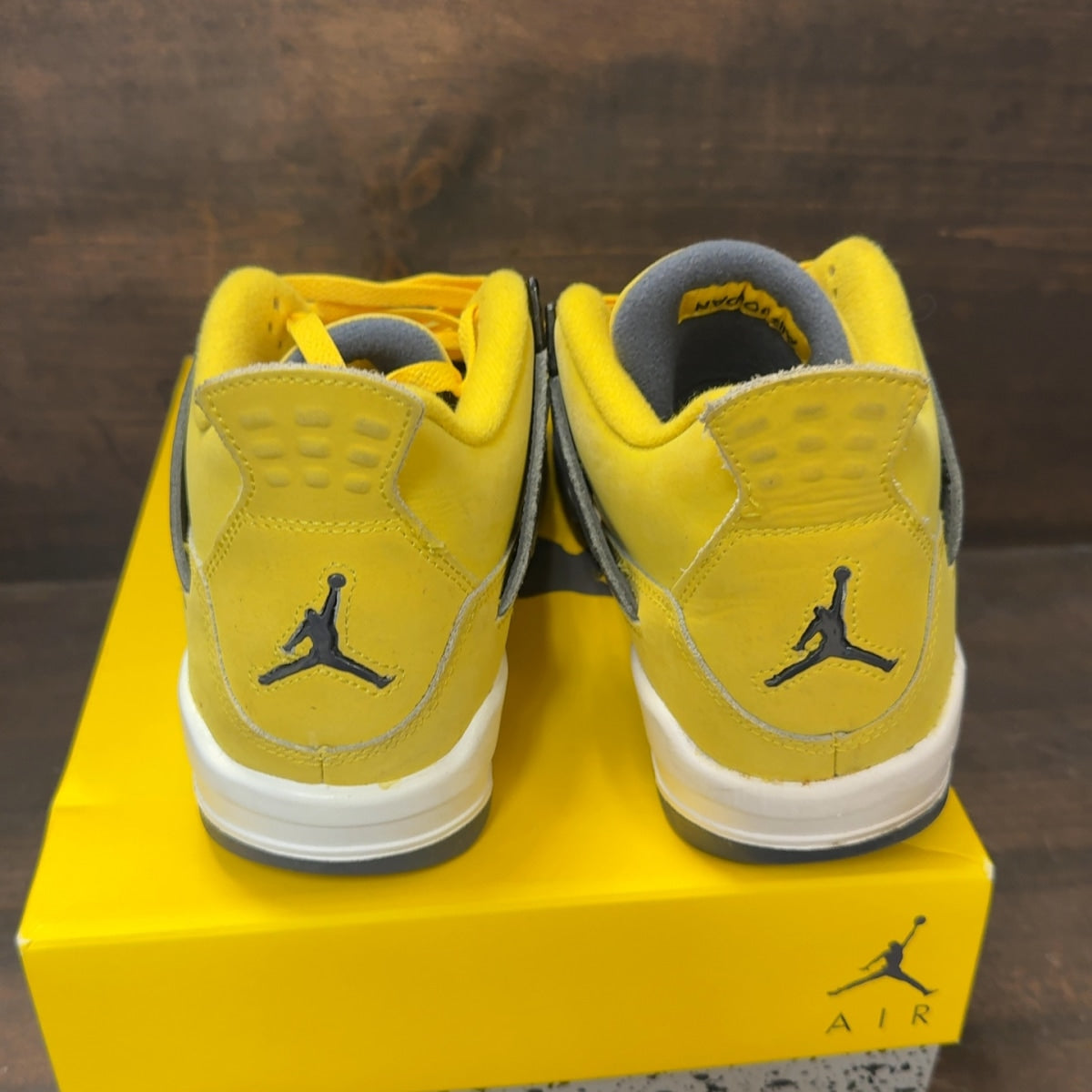 Jordan 4 Retro Lightning (2021) (GS) - Image 4