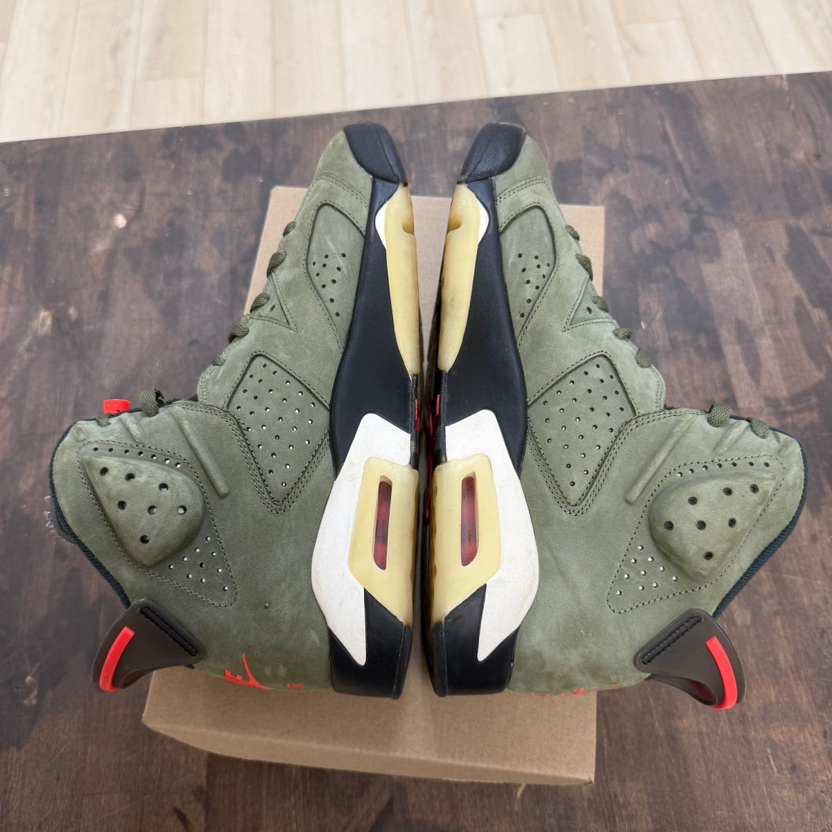 Jordan 6 Retro Travis Scott Size 11 (Pre-Owned) - Image 3