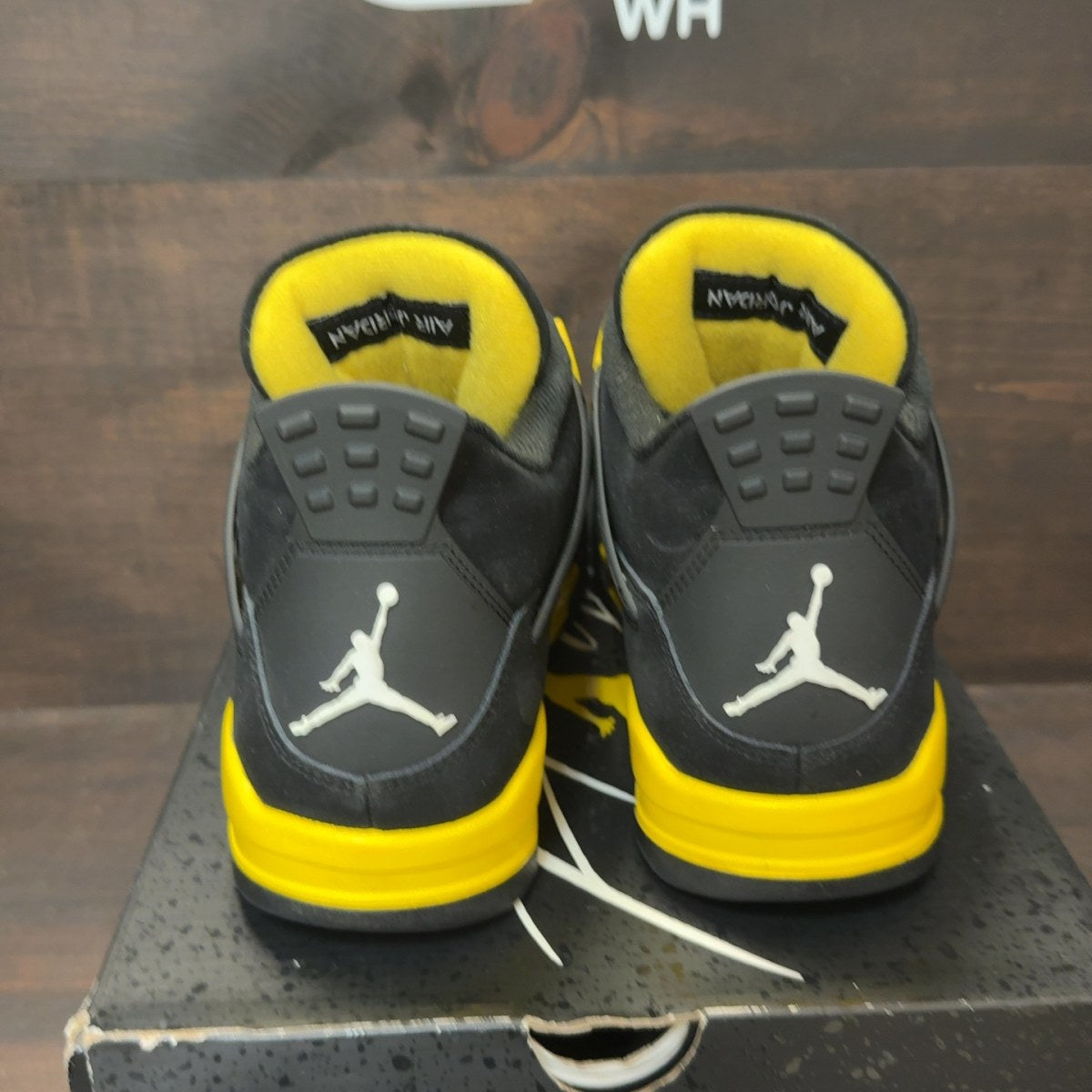 Jordan 4 Retro Thunder (2023) - Image 5