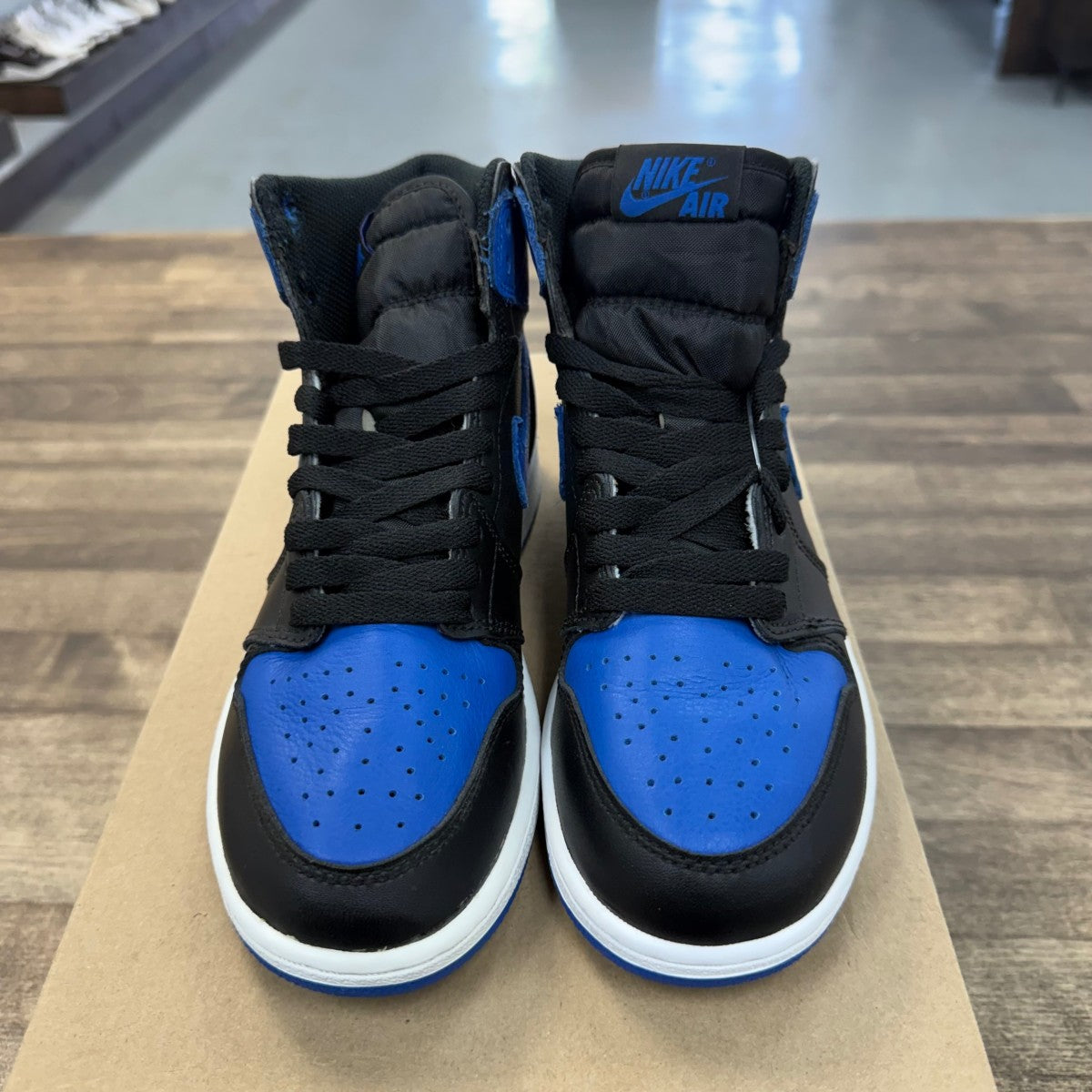 Jordan 1 Retro Royal (2017) (GS) Size 5.5Y (Pre-Owned) - Image 3
