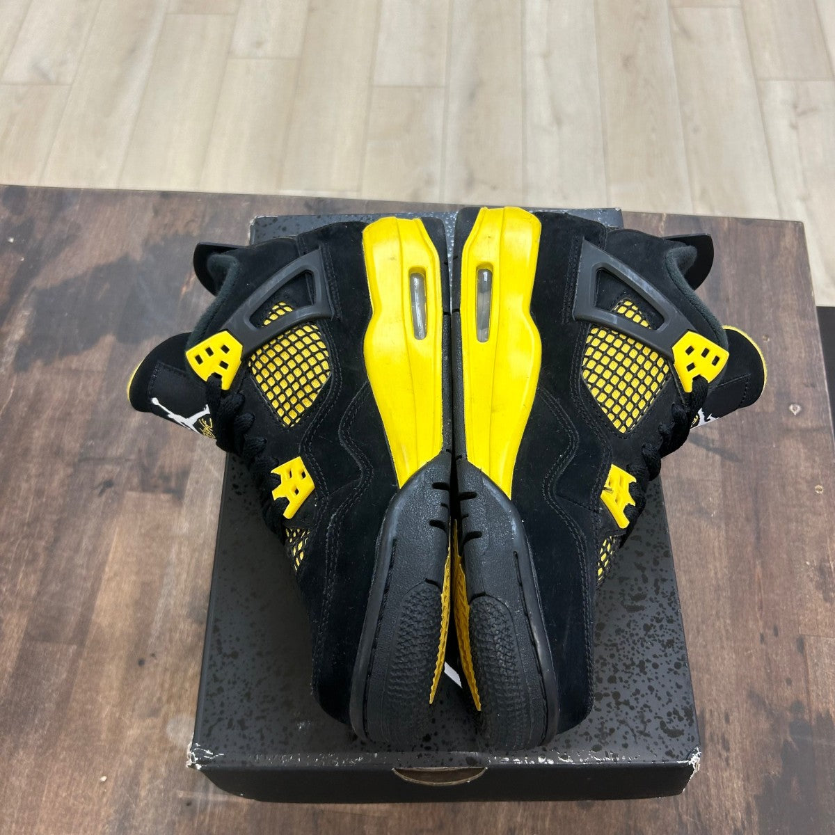 Jordan 4 Retro Thunder (2023) (GS) - Image 3