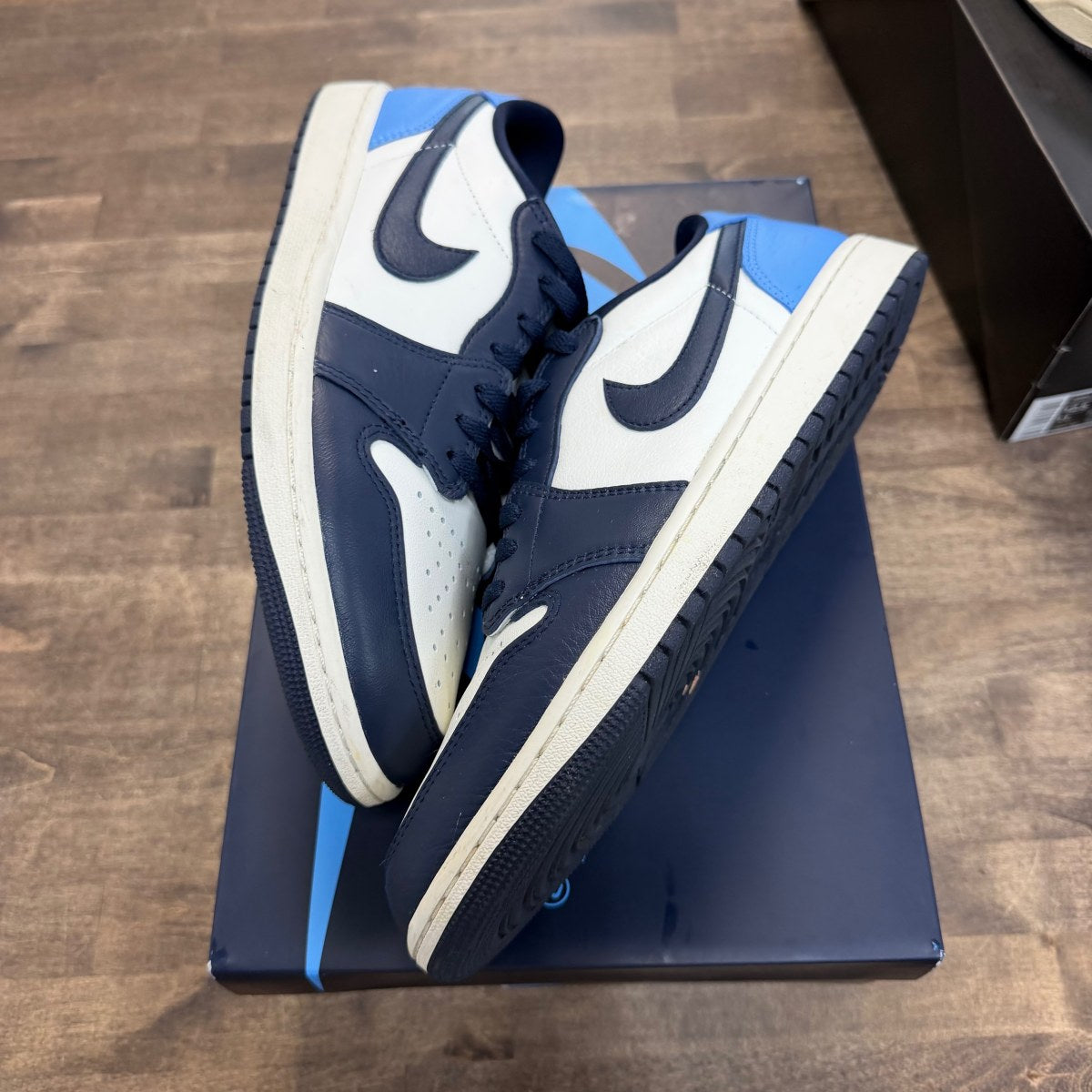 Jordan 1 Low OG Obsidian UNC - Image 2