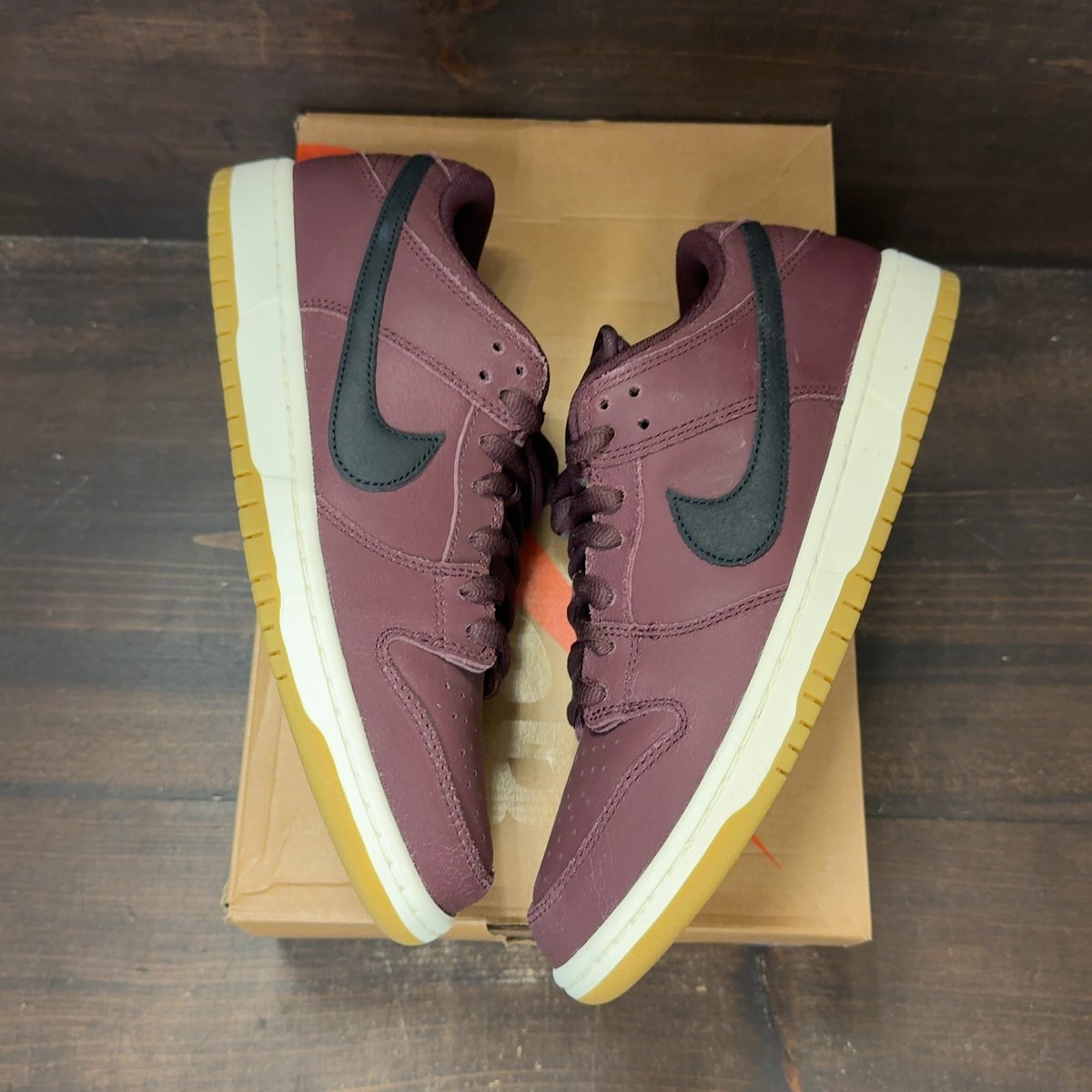 Nike SB Dunk Low Pro Burgundy Crush Size 9.5 (Pre-Owned) - back