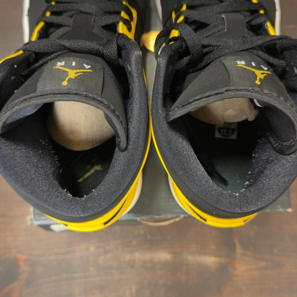 Jordan 1 Retro Mid New Love (2017) Size 11.5 (Pre-Owned) - aux