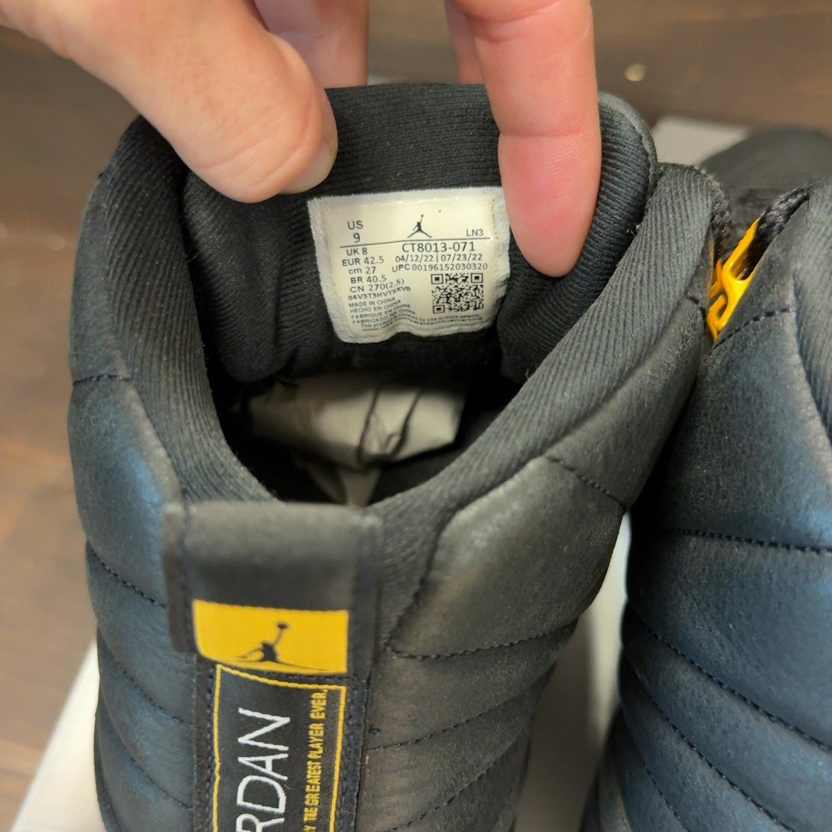 Jordan 12 Retro Black Taxi Size 9 (Pre-Owned) - aux