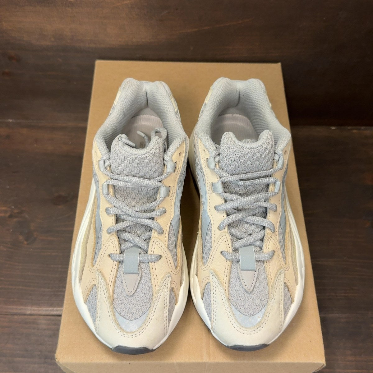 adidas Yeezy Boost 700 V2 Cream Size 4 (Pre-Owned) - Image 3