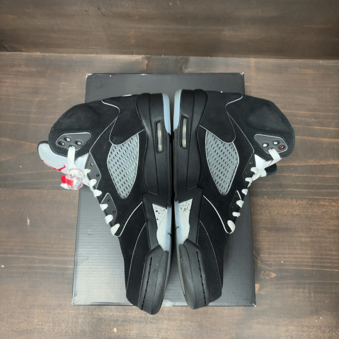 Jordan 5 Retro OG Black Metallic Reimagined Size 9.5 (Pre-Owned)