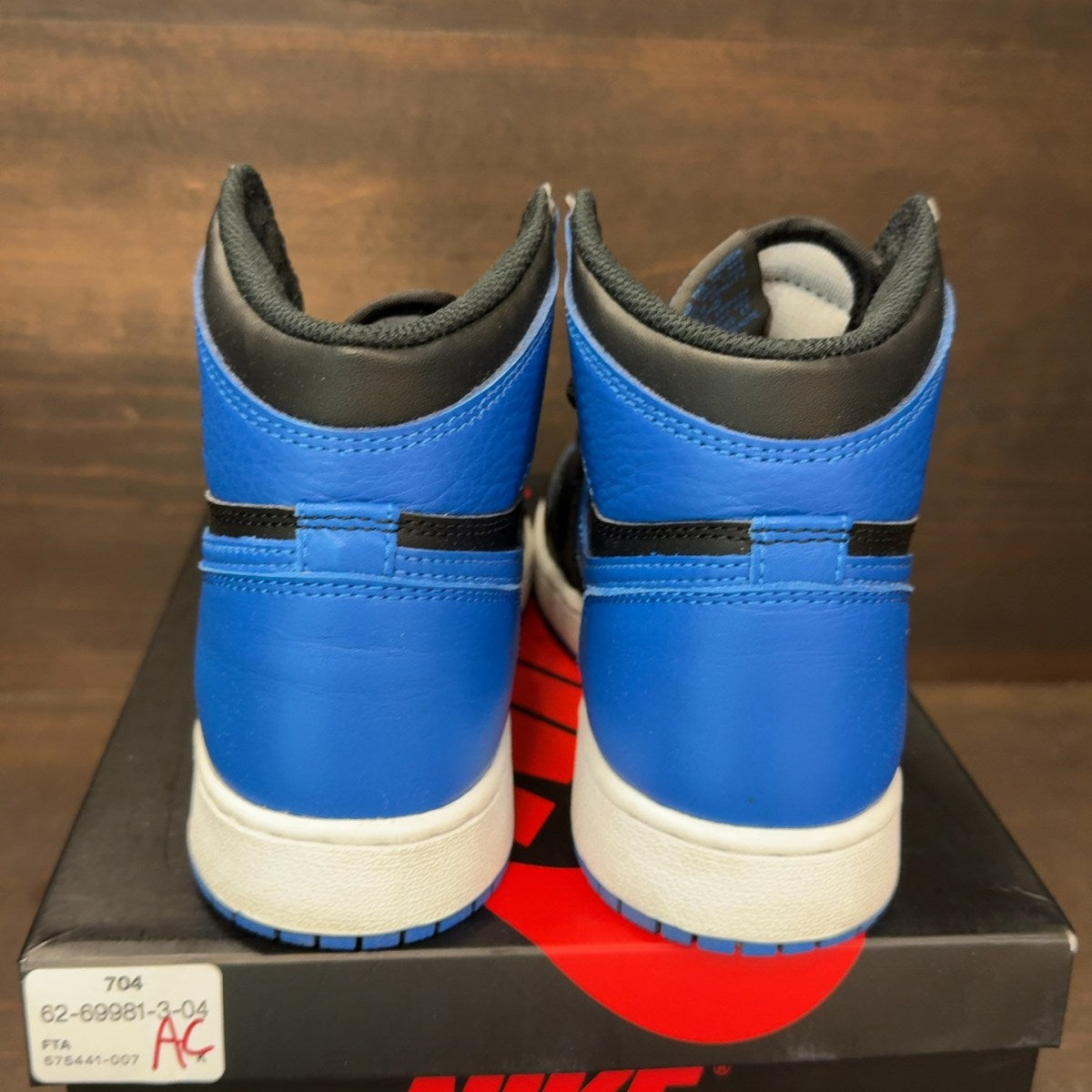 Jordan 1 Retro Royal (2017) (GS) - Image 5