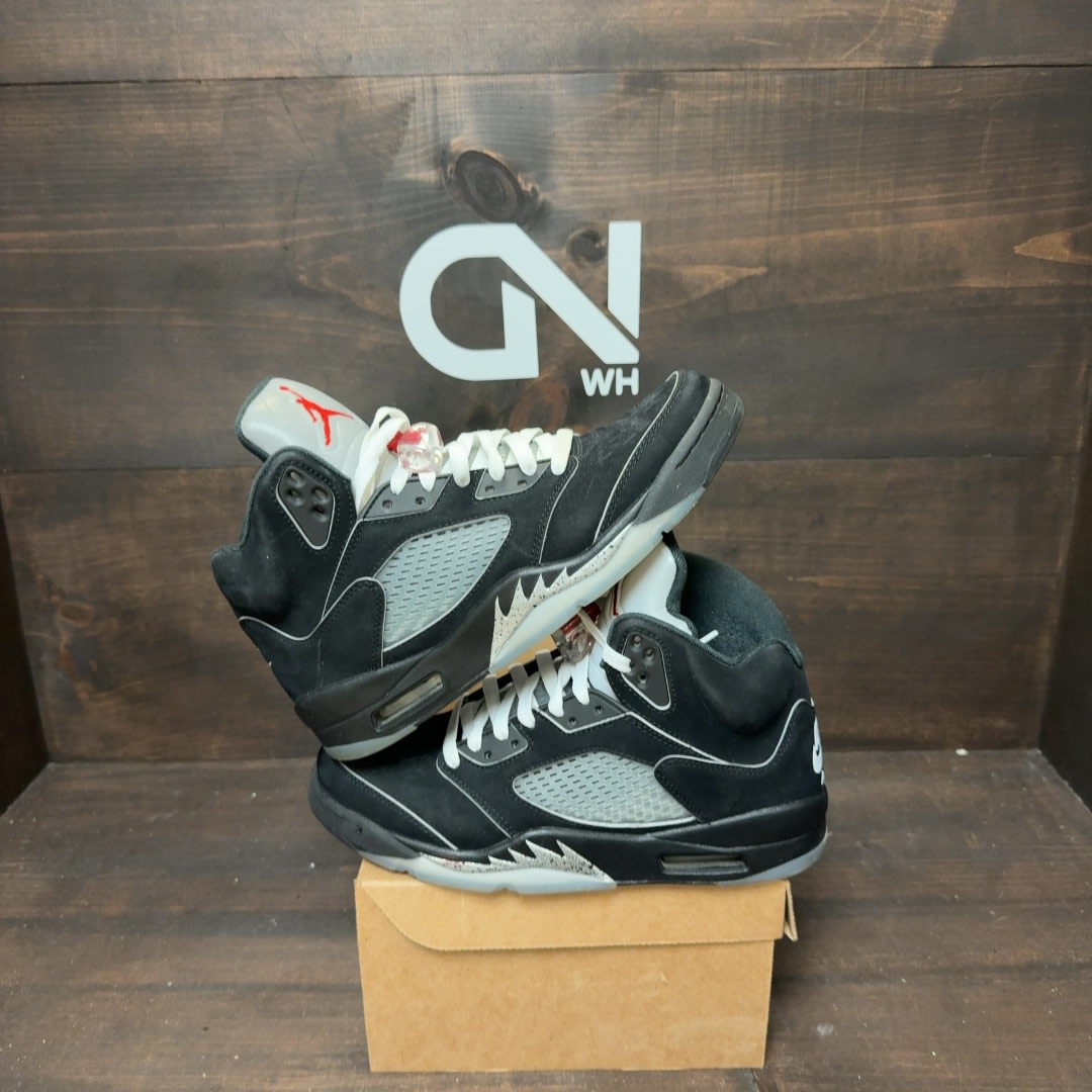 Jordan 5 Retro OG Black Metallic Reimagined Size 9 (Pre-Owned) - Image 1