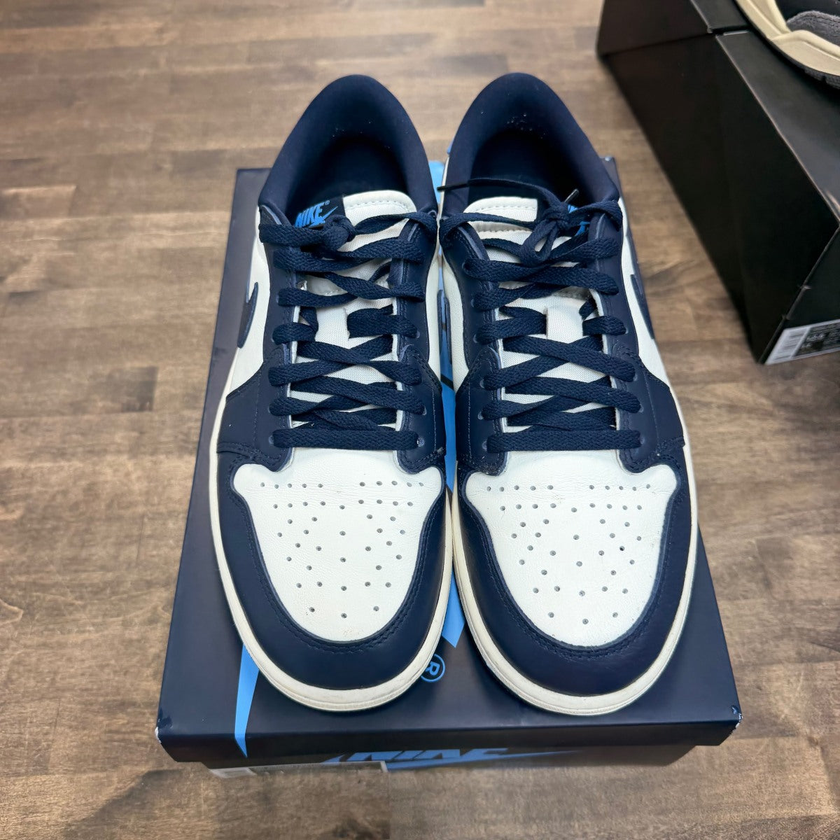 Jordan 1 Low OG Obsidian UNC - Image 3
