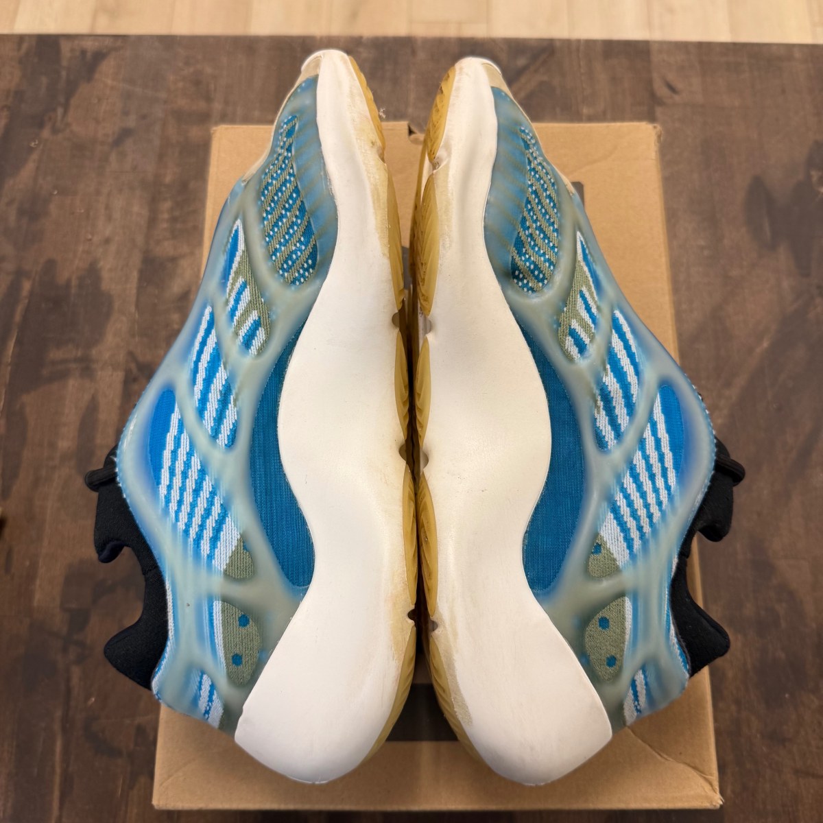 adidas Yeezy 700 V3 Arzareth - Image 4