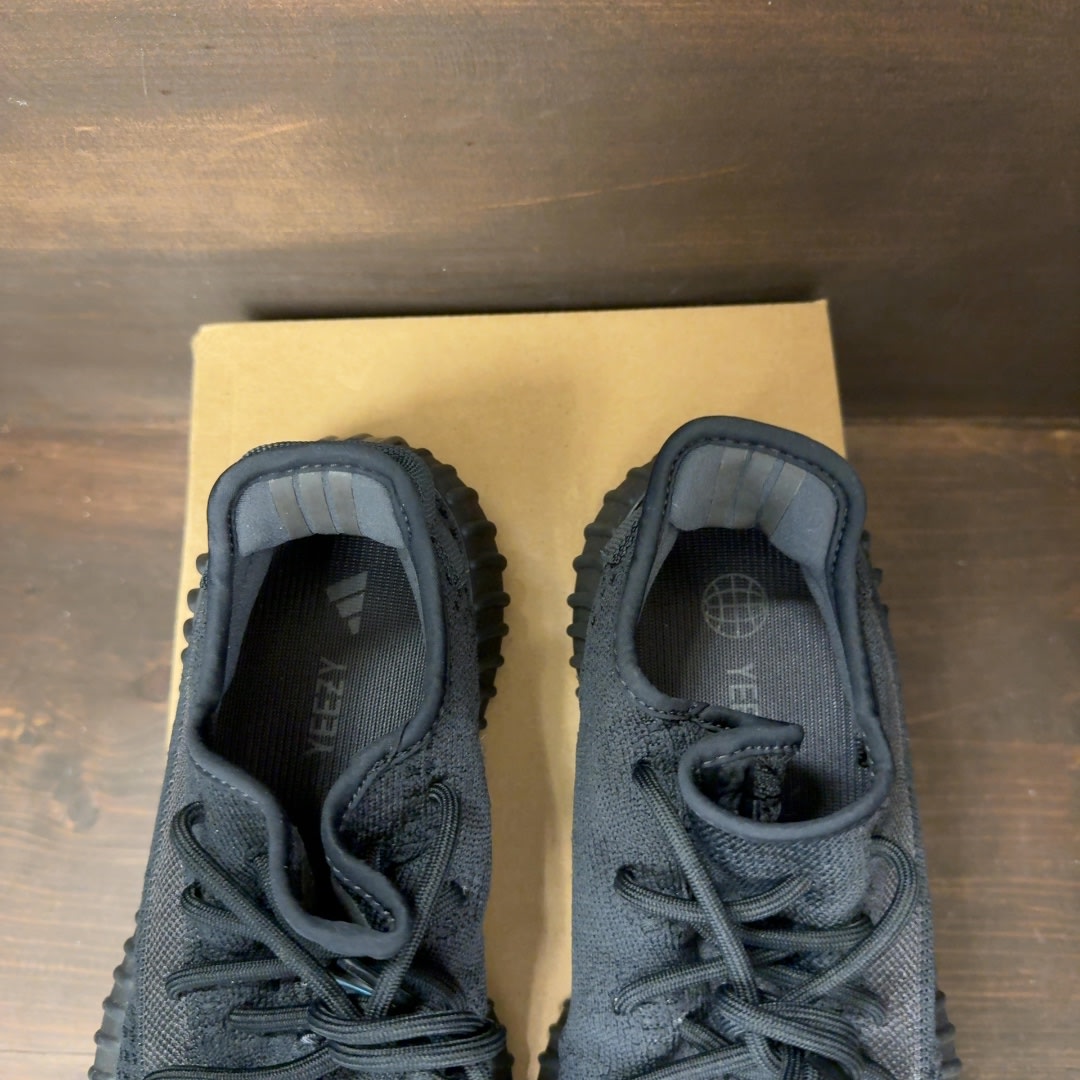 adidas Yeezy Boost 350 V2 Onyx Size 7 (Pre-Owned) - Image 4