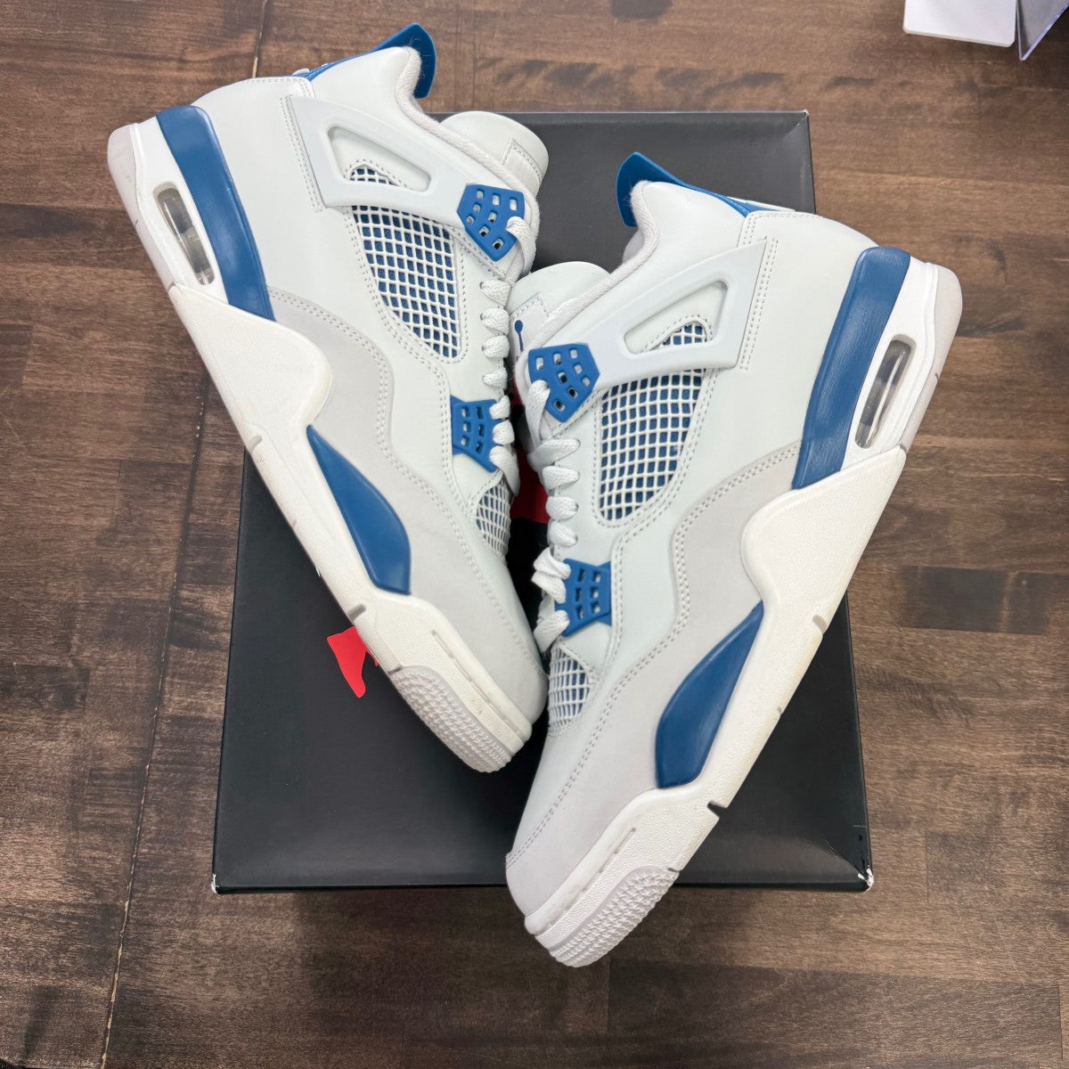 Jordan 4 Retro Military Blue (2024) - Image 1