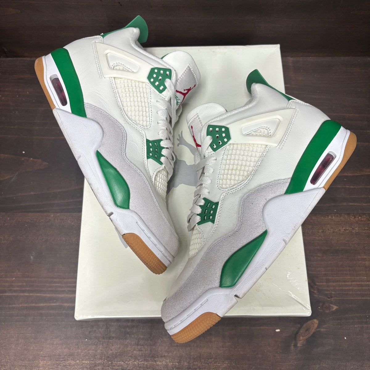 Jordan 4 Retro SB Pine Green Size 9.5 (Pre-Owned) - Image 2