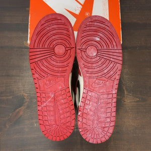 Jordan 1 Retro High OG Chicago Lost and Found (GS) Size 5Y - Image 9