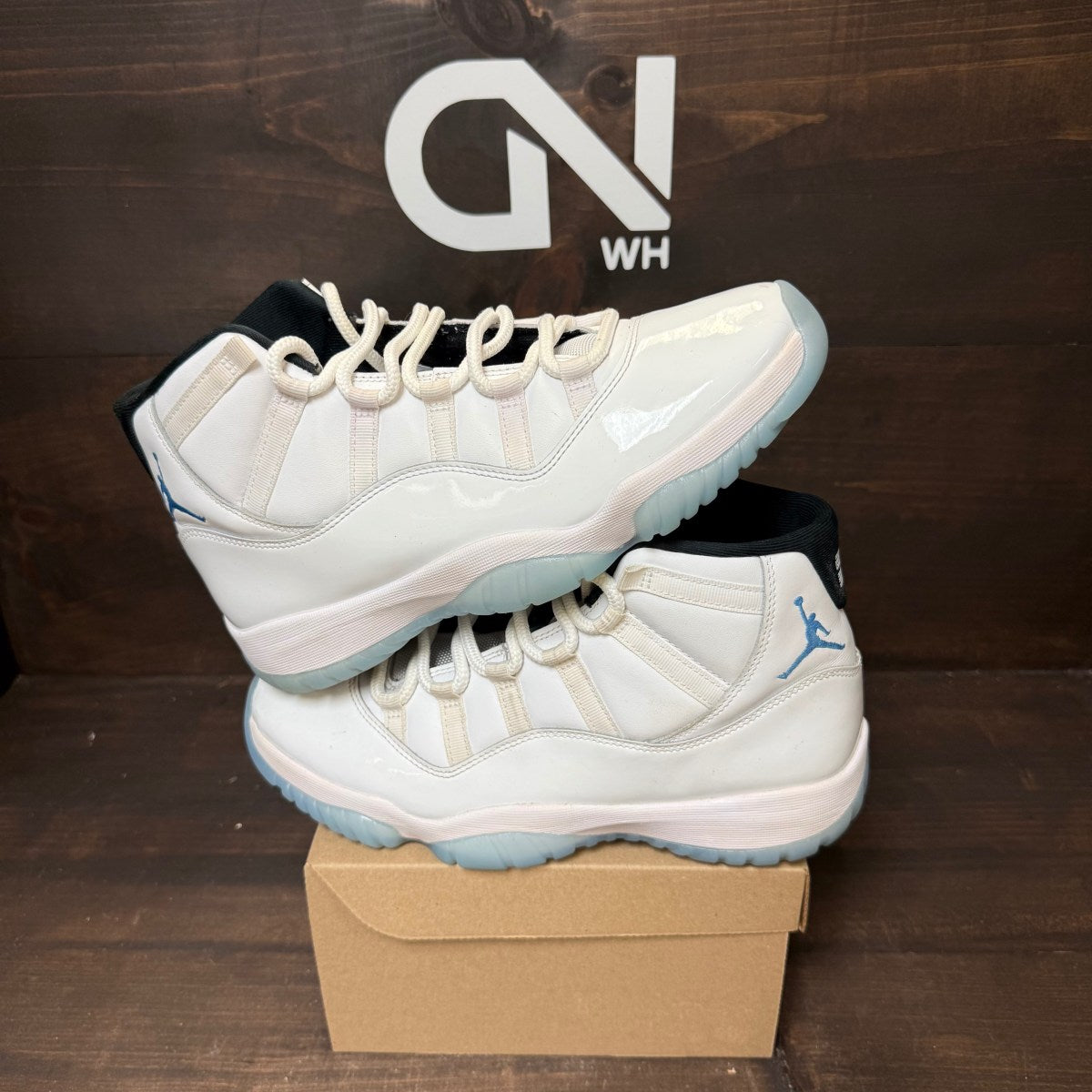 Jordan 11 Retro Legend Blue (2024) Size 10 (Pre-Owned) - Image 1