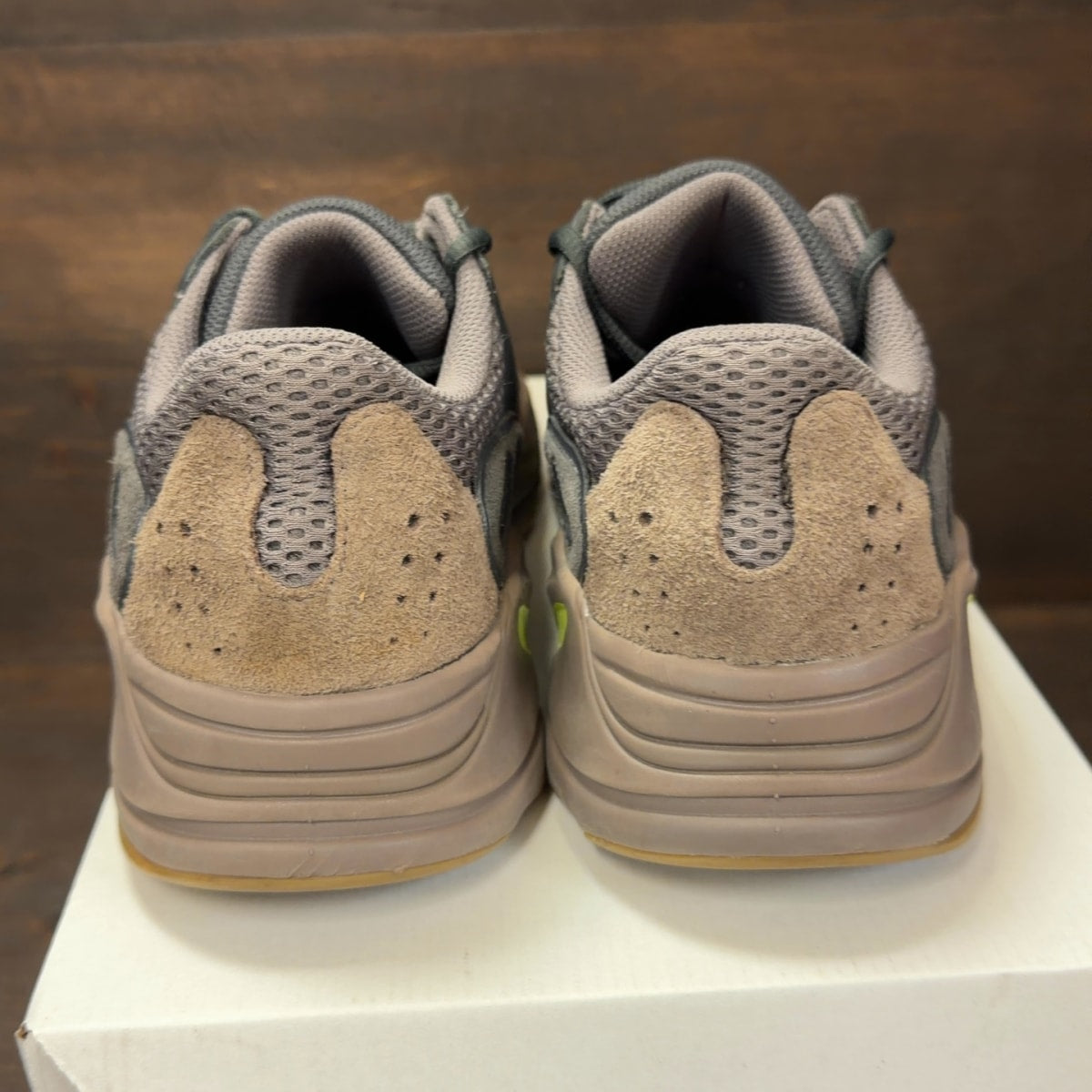 adidas Yeezy Boost 700 Mauve Size 8 (Pre-Owned) - aux