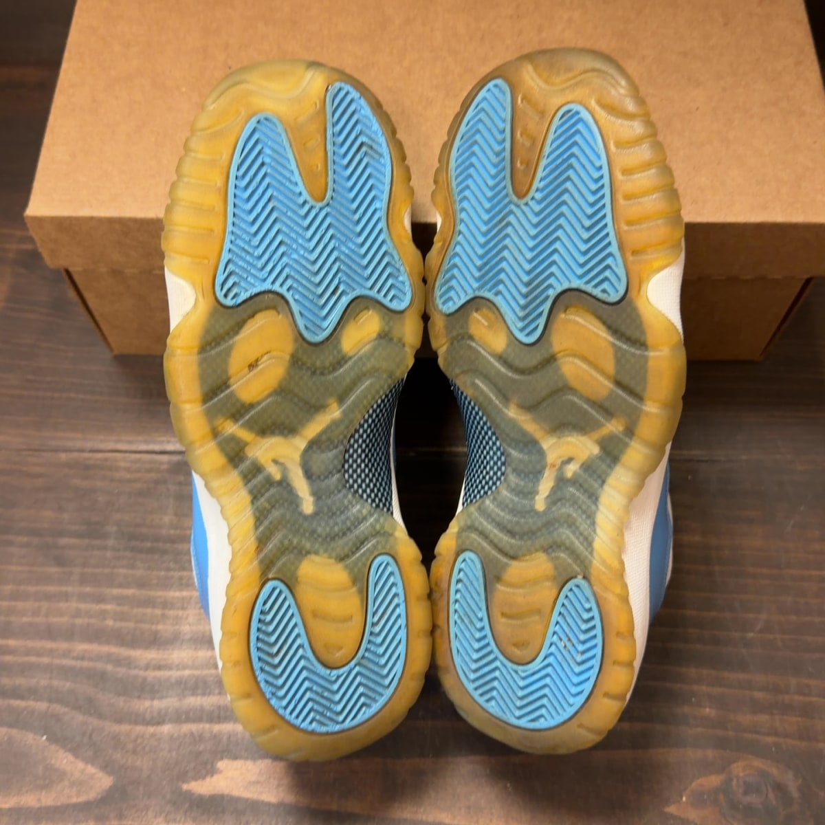 Jordan 11 Retro Low University Blue (GS) Size 7Y (Pre-Owned) - Image 6